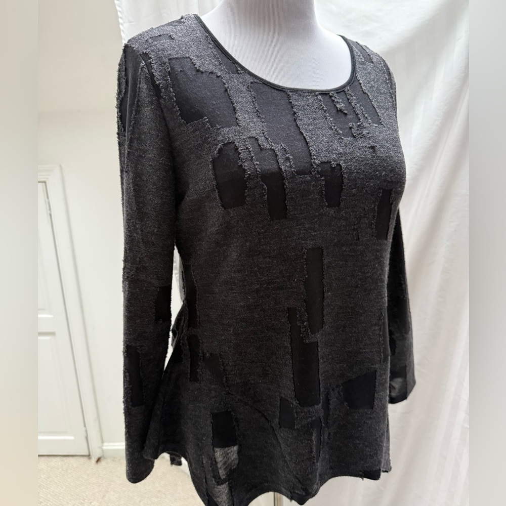Radzoli Gray and Black Tunic Top